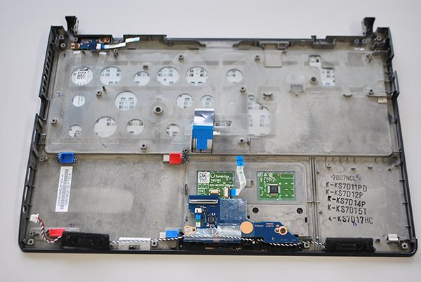 こちらはスピーカーも…