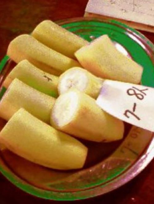 デザートはバナナ切り…