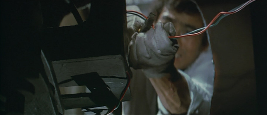 配線の切断に成功