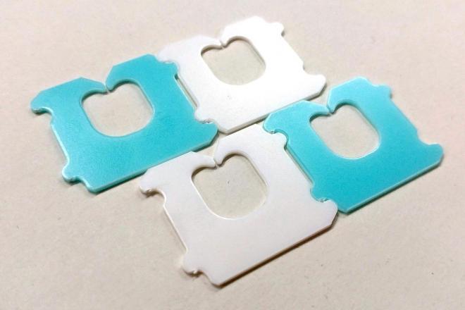 片耳がない女の子のた…