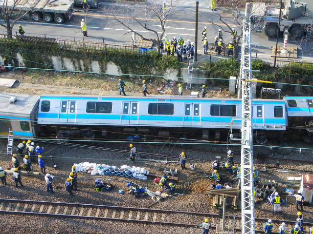 川崎駅で脱線転覆した…