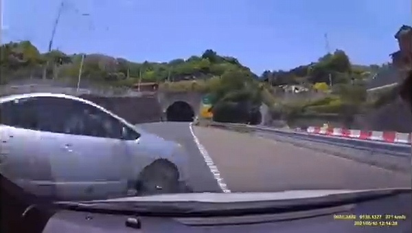 小田原厚木道路で突然…