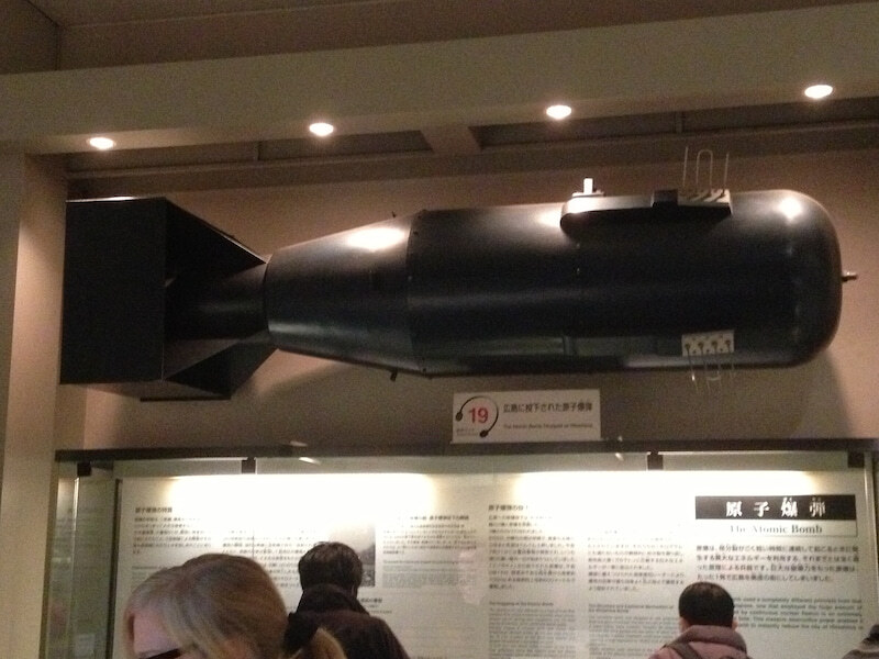 電車内で女子高生に痴…