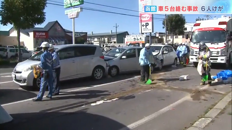 北海道・函館市で車4…