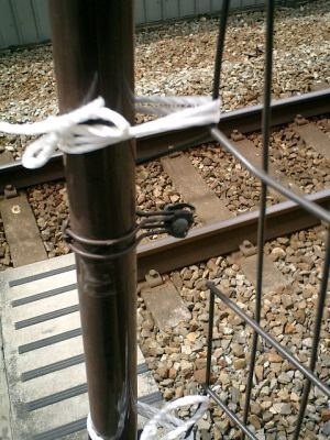 時速100キロで通過…