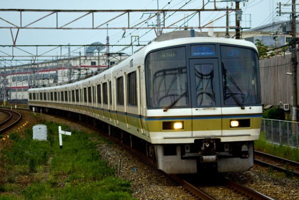 時速100キロで通過…