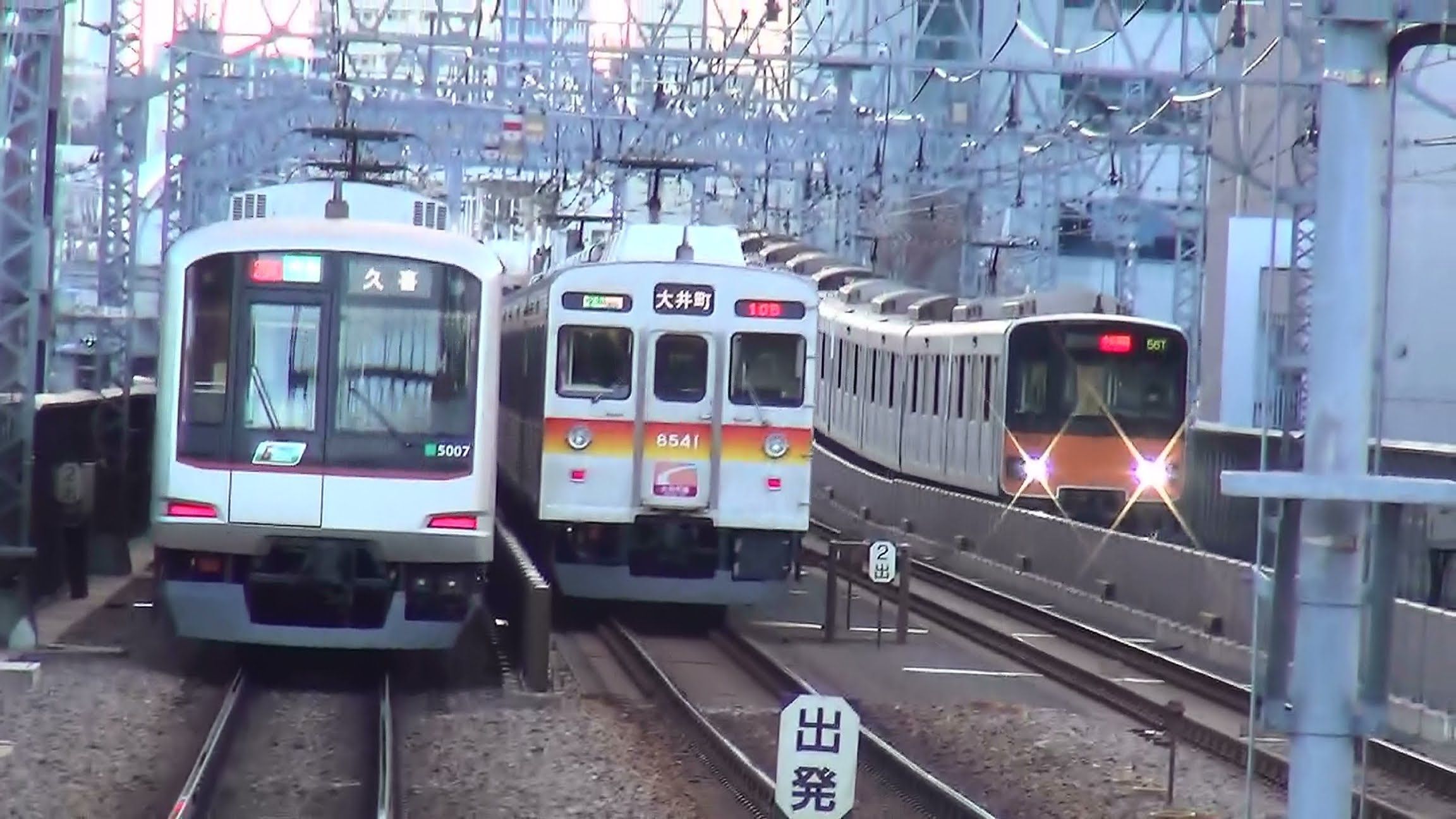 電車内で女子高生に痴…