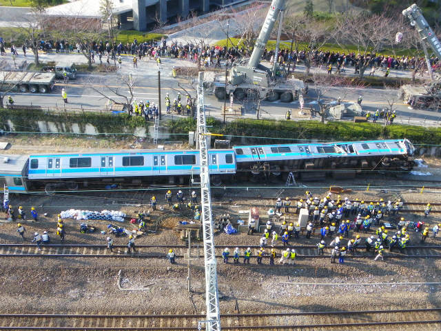 川崎駅で脱線転覆した…