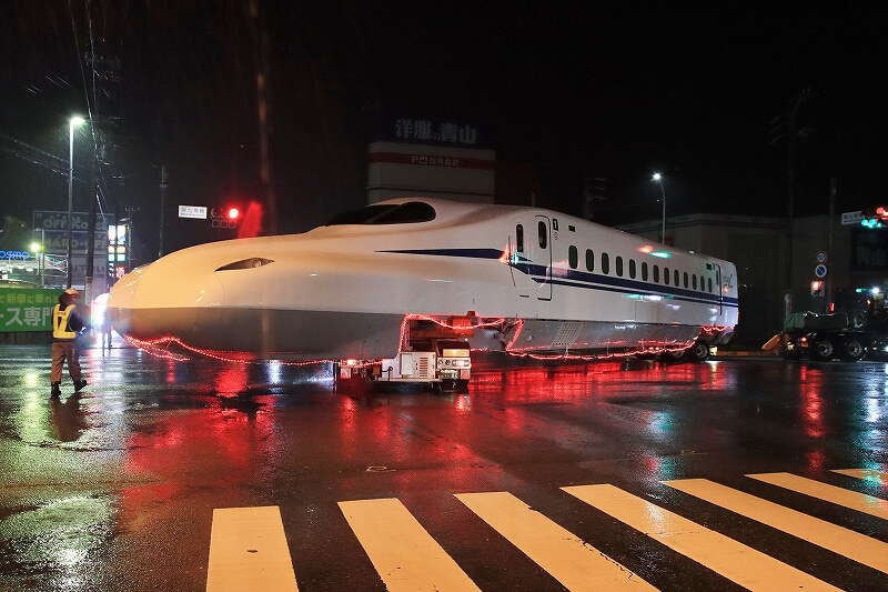 北陸新幹線E7系電車…