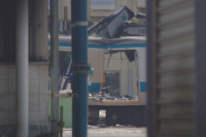 川崎駅で脱線転覆した…