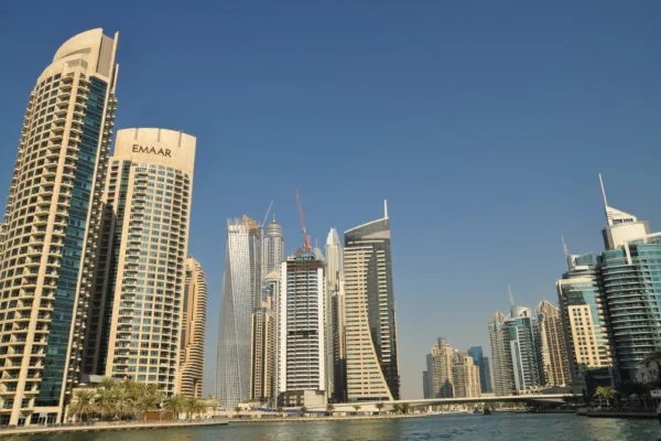 日本人のドバイへの移…