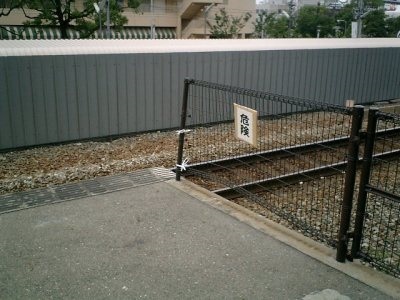 時速100キロで通過…