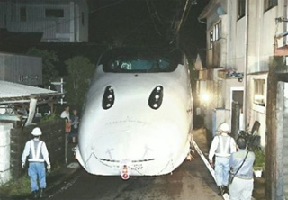 北陸新幹線E7系電車…