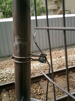 時速100キロで通過…