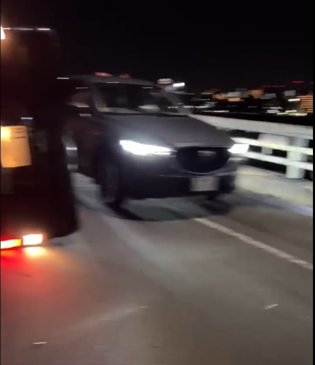 首都高で車横転 運転…