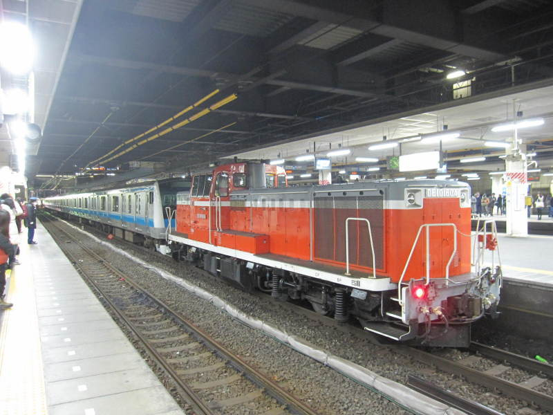 川崎駅で脱線転覆した…