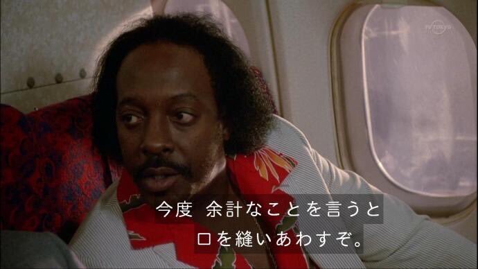 飛行中の機内で乗客が…