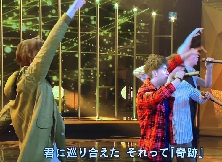 謎の覆面歌手GRee…