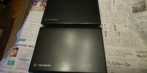 手前がi3搭載のR7…