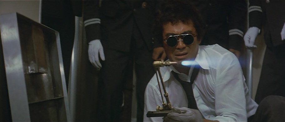 運転士の青木がバーナ…