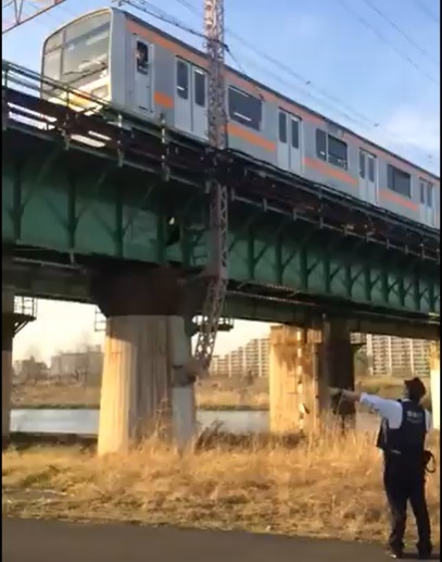 中央線の電車が一時運…