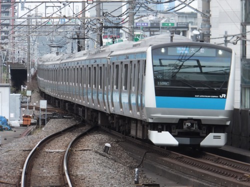 川崎駅で脱線転覆した…